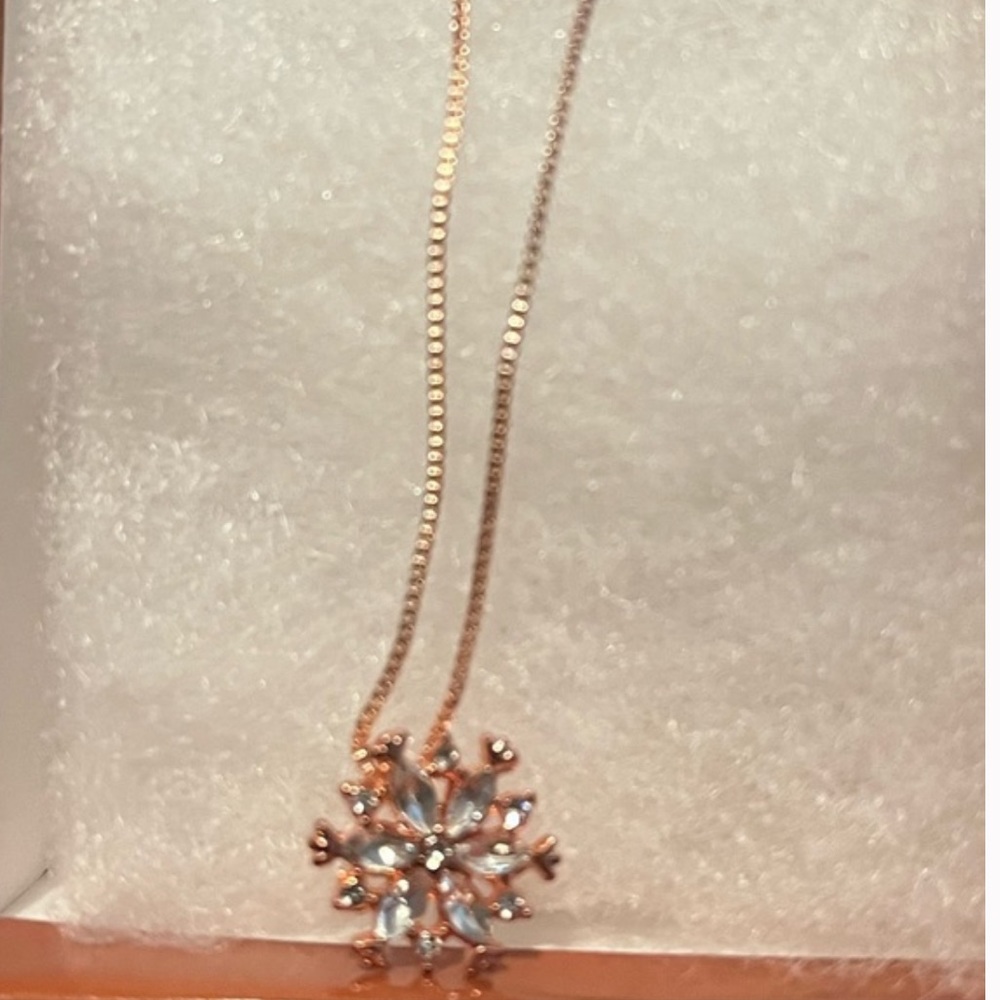 Rosegold Snowflake necklace